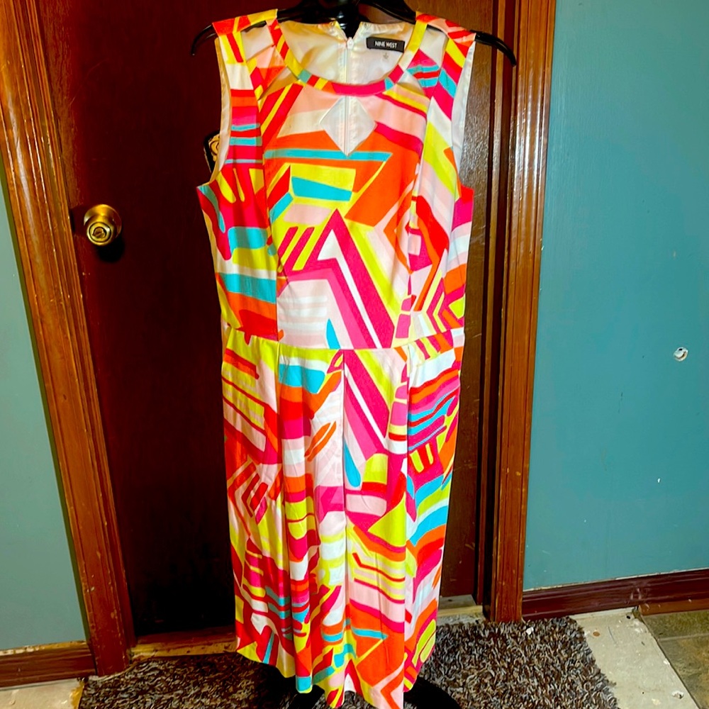 Women printed dress with decorative cut out